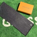 Louis Vuitton Petit Damier Svart Scarf - Image 2