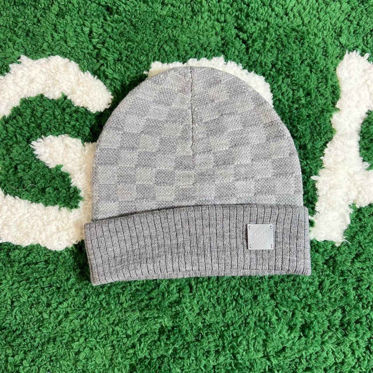 WhatsApp Bild 2024-09-27 kl. 18.12.53_b3bca544 Louis Vuitton Neo Petit Damier Grey Beanie - Image 1