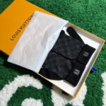 Louis Vuitton Petit Damier Black Gloves - Image 2