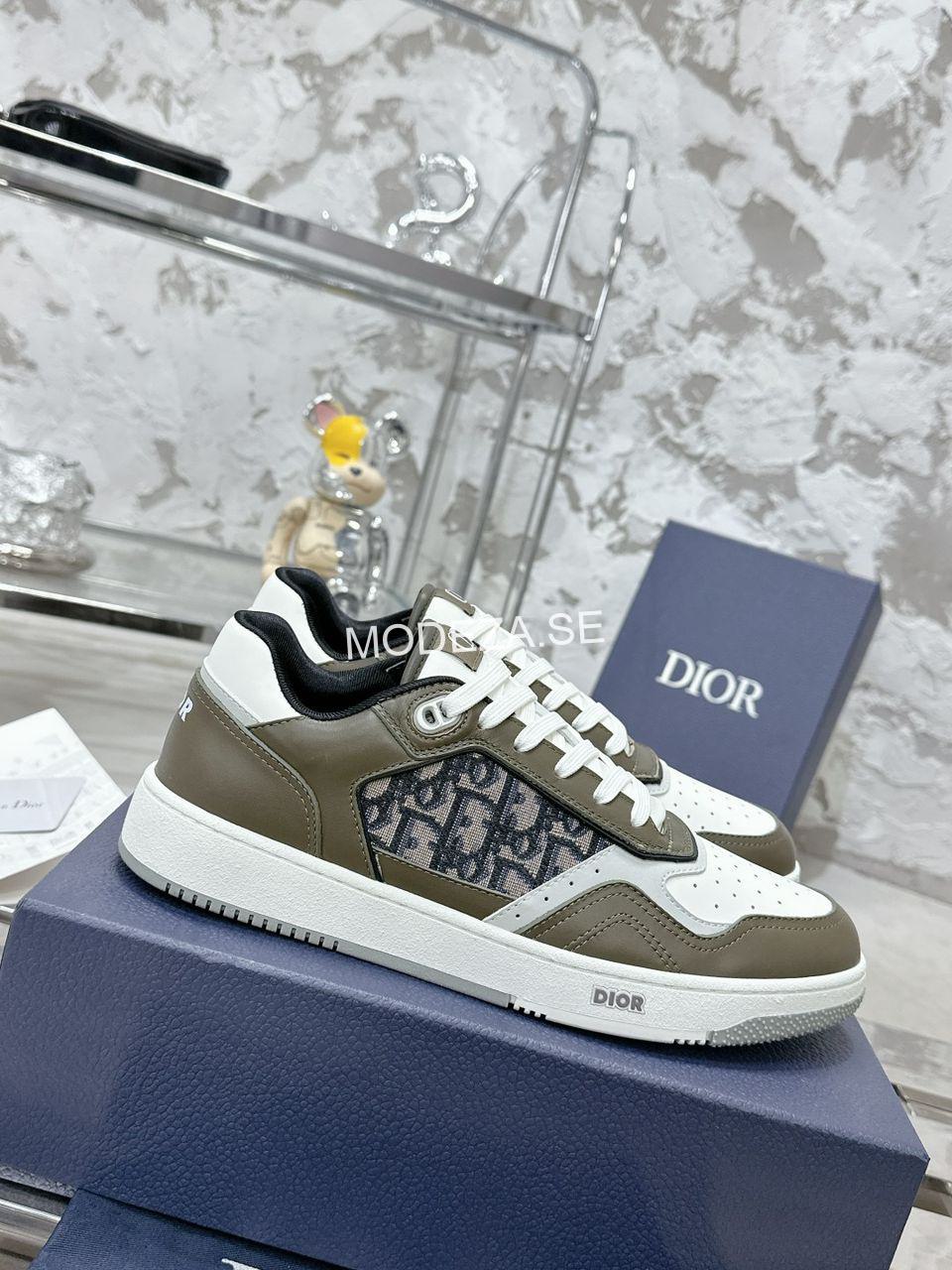 2270454d-cba7-41ee-bb83-08f56ffa6730 Christian Dior B27 Green Leather Sneakers - Image 1