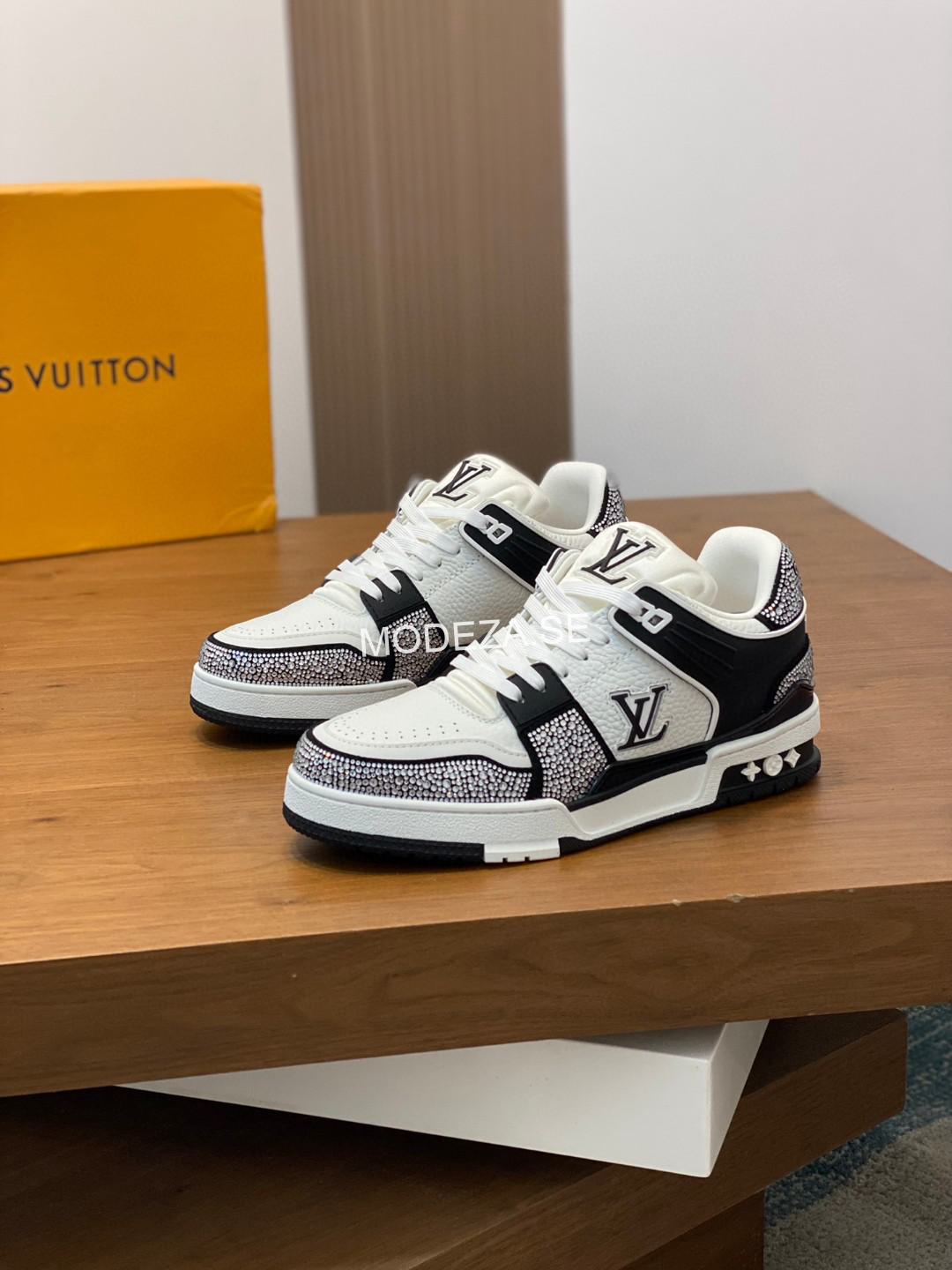 4a75d3f3 Louis Vuitton Pearls Black Trainer - Image 1