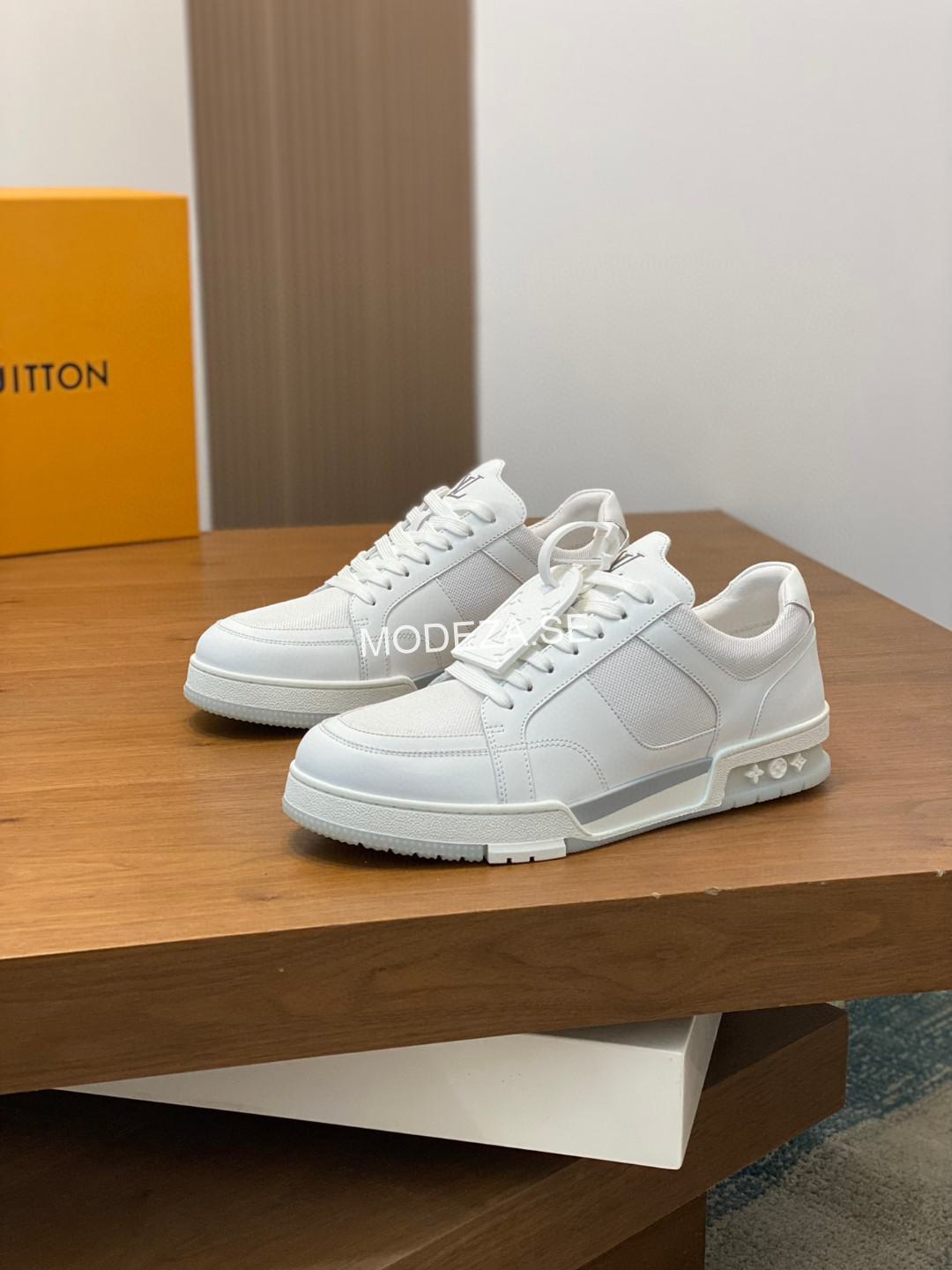 b20de8c2 Louis Vuitton Slat White Trainer - Image 1