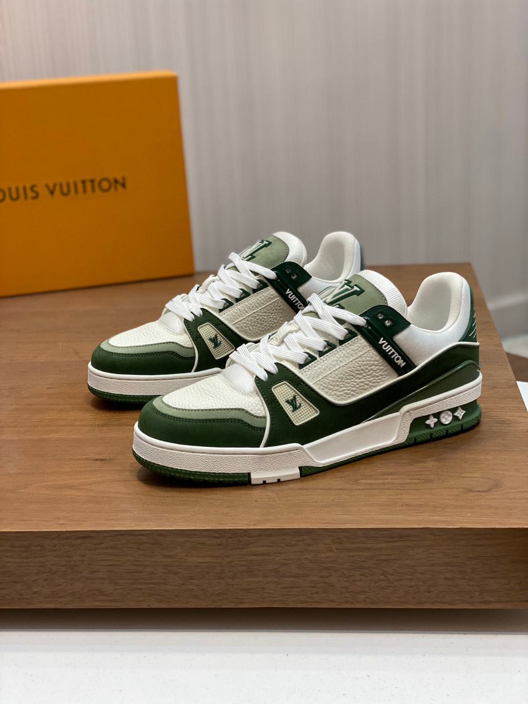 b761ab0e Louis Vuitton Green/White Trainer - Image 1