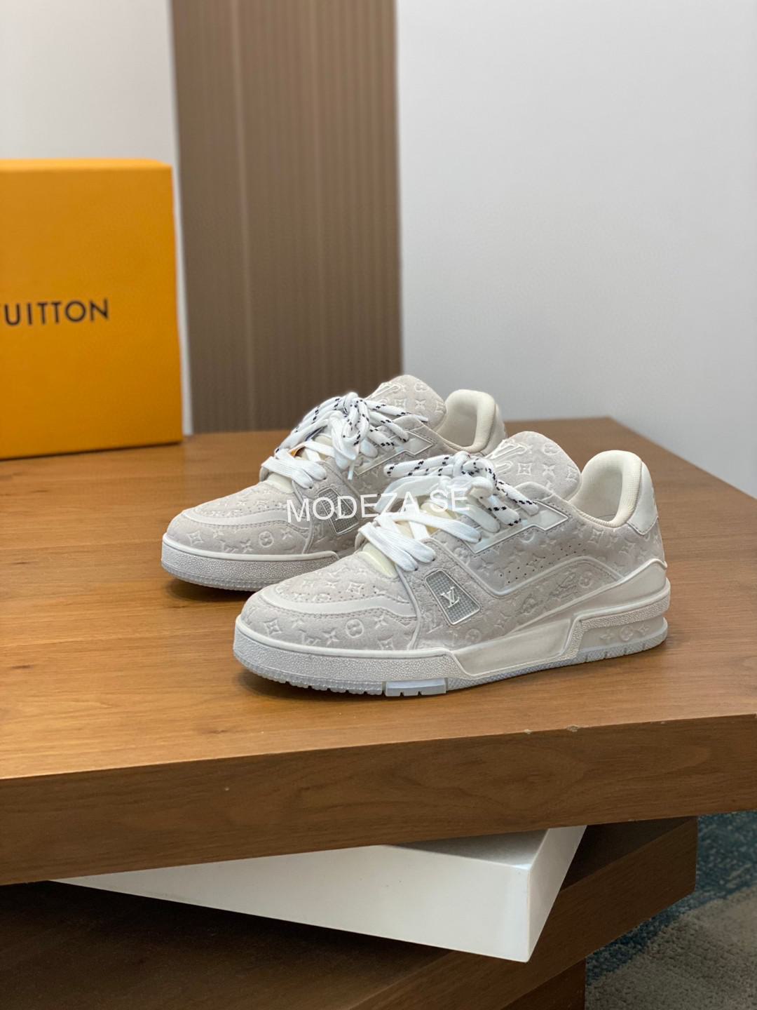bc6e6bb5 Louis Vuitton Mini Monogran Beige Trainer - Image 1