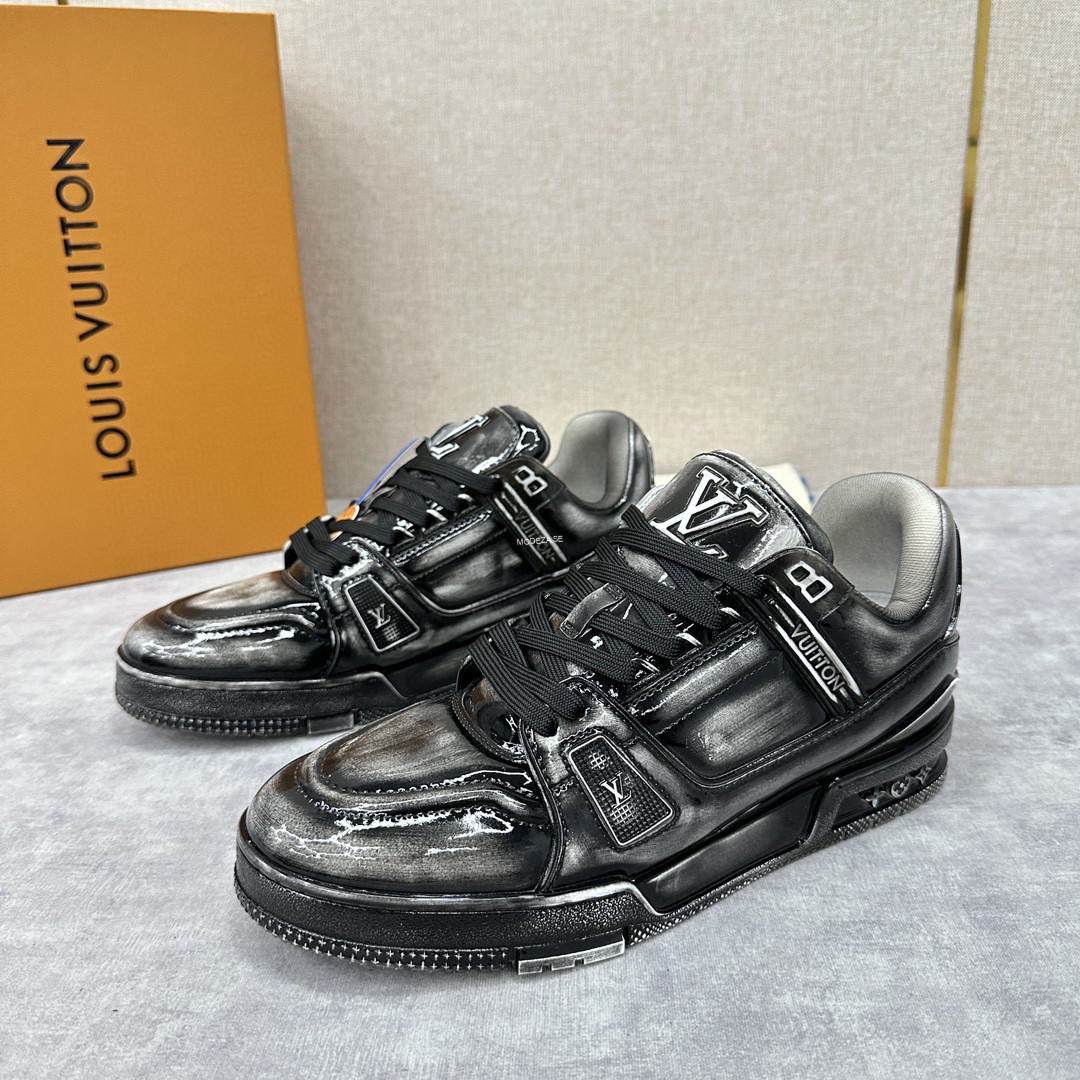 d9b37f05 Louis Vuitton Black Metallic Trainer - Image 1