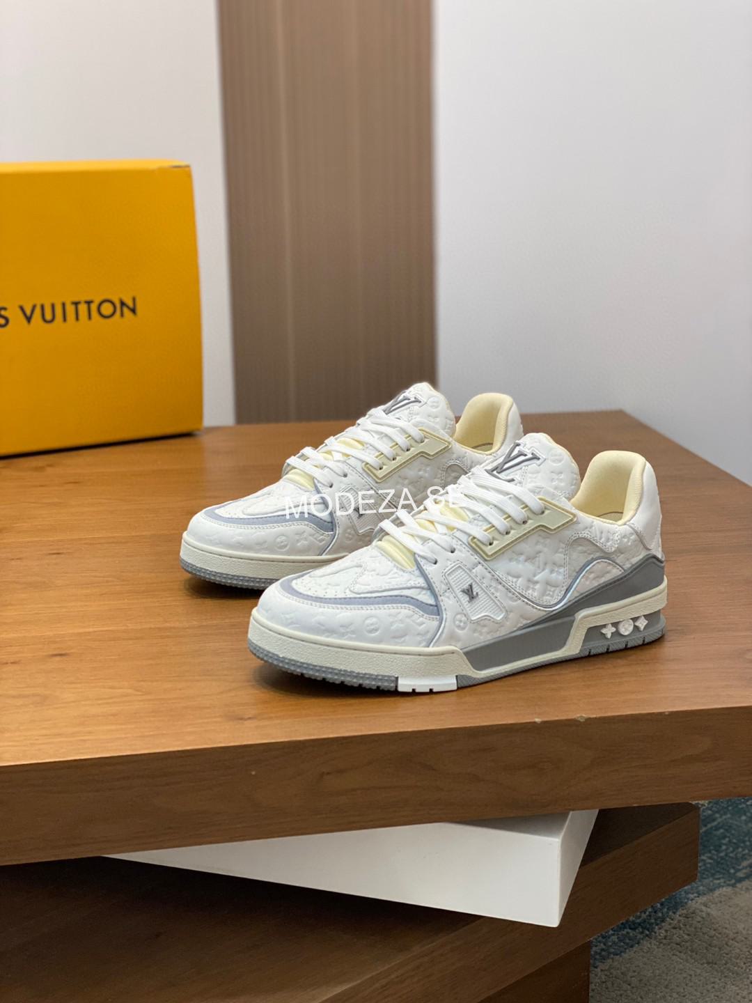 ec95f9a9 Louis Vuitton Mini Monogram Grey/White Trainer - Image 1