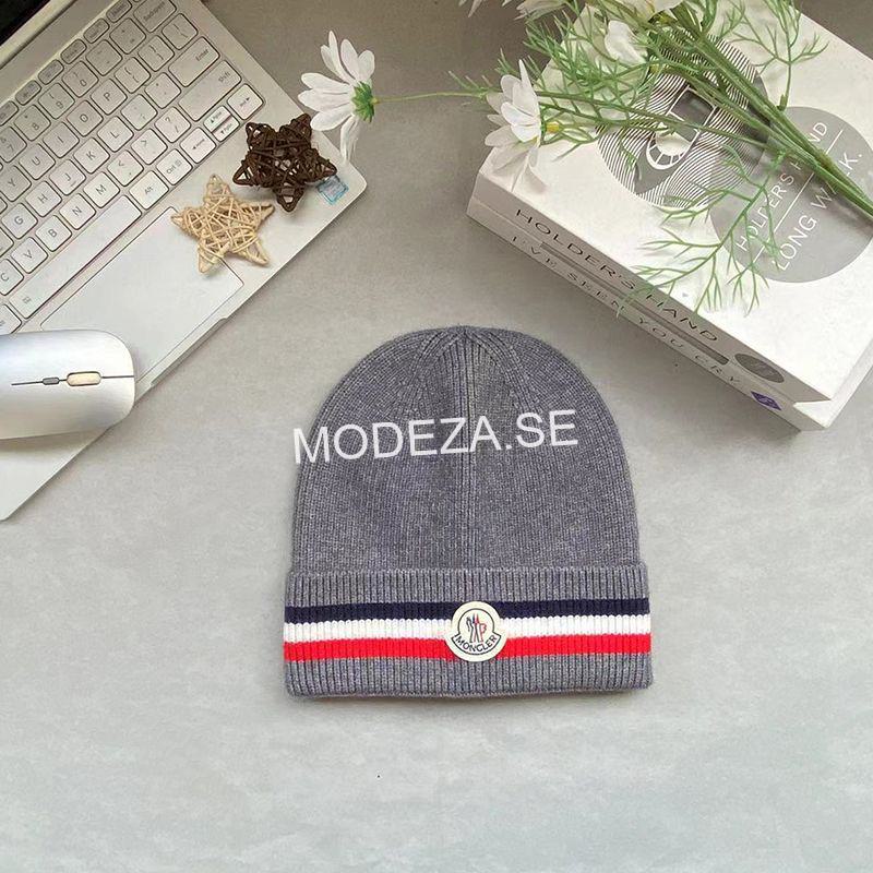 WhatsApp Bild 2024-11-05 kl. 11.17.11_09c1c2d8 Moncler Enfant Virgin-Wool Logo Patch Grey Beanie - Image 1