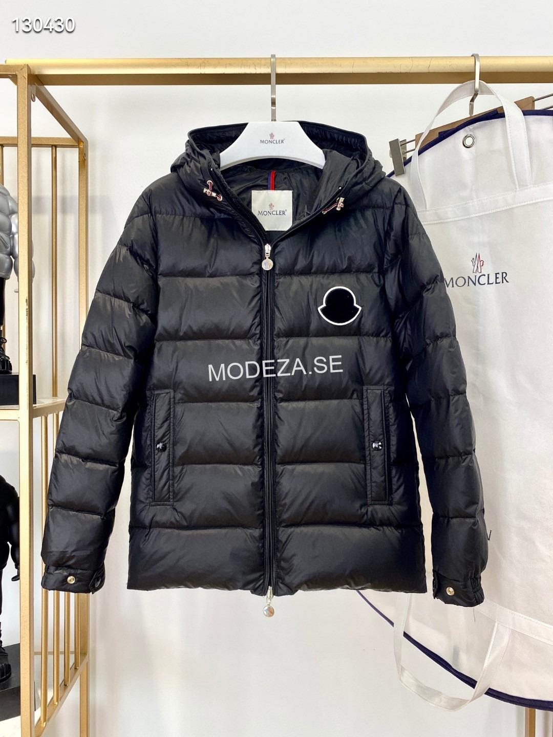 WhatsApp Bild 2024-11-18 kl. 20.17.27_ea21385c Moncler Logo Patch Hooded Jacket - Image 1