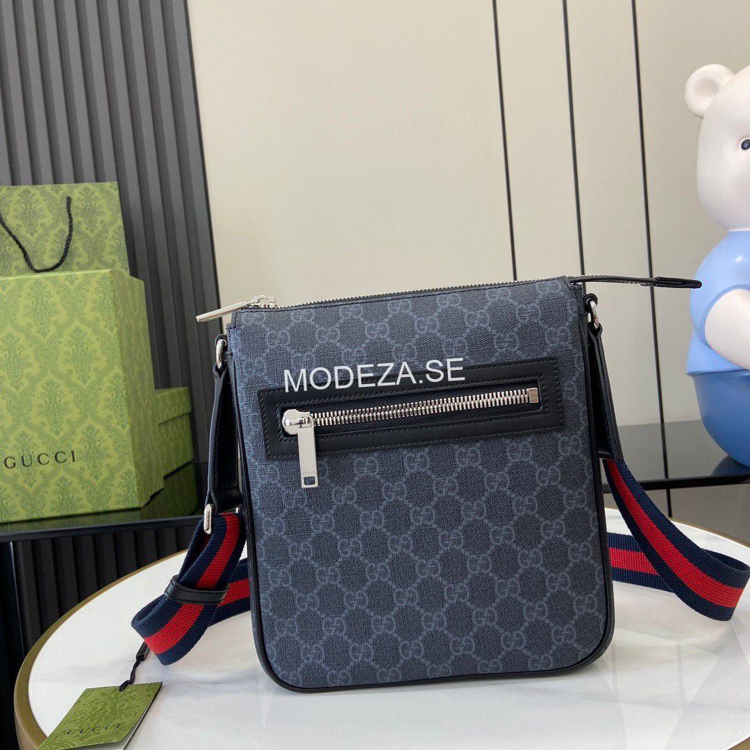 045d9b1a-b695-4877-ba55-4db18d129c4b Gucci GG Supreme Crossbody Black Bag - Image 1