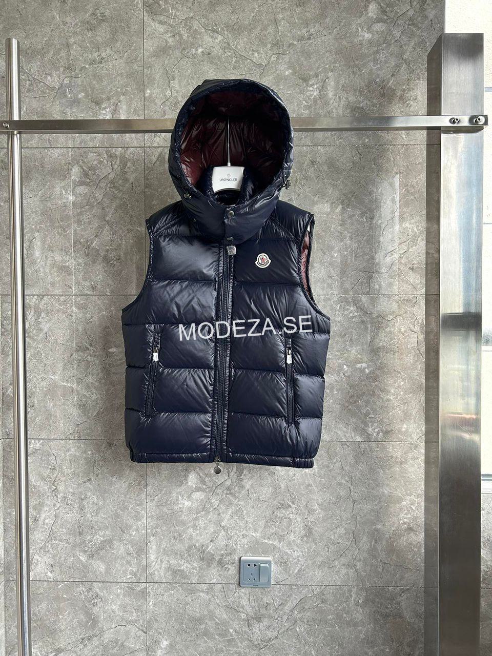 104a9129-8f3b-46e3-85db-cc0df45a8759 Moncler Bromes Navy Vest - Image 1