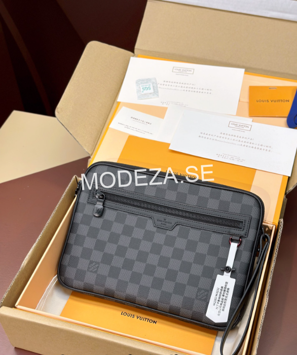 Skärmbild 2025-02-11 152454 Louis Vuitton Damier Graphite District Pm - Image 1