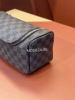 Louis Vuitton Toiletry Pouch Damier - Image 5
