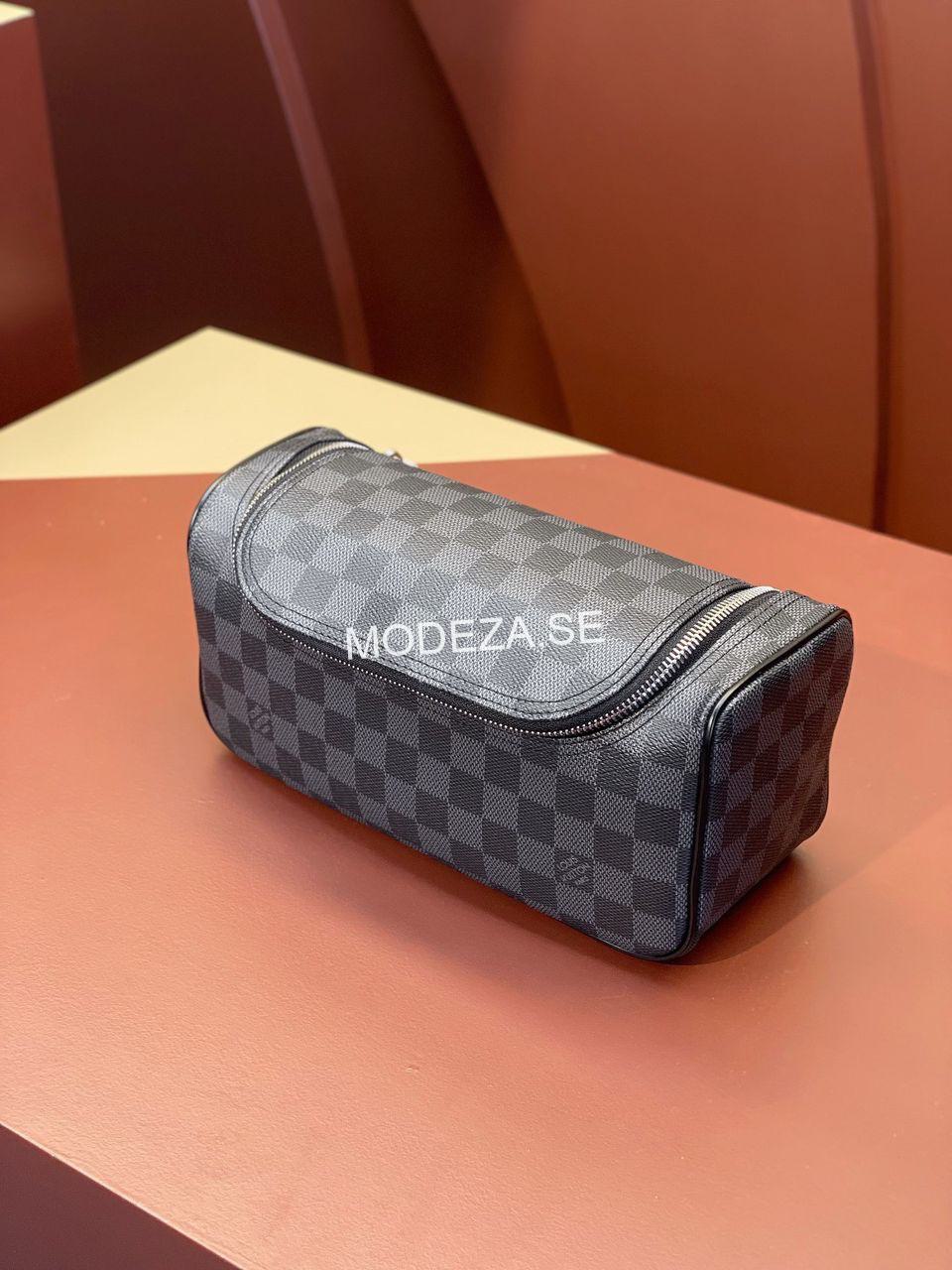 b727346d-d0f4-478b-bae0-e0f5e618b772 Louis Vuitton Toiletry Pouch Damier - Image 1