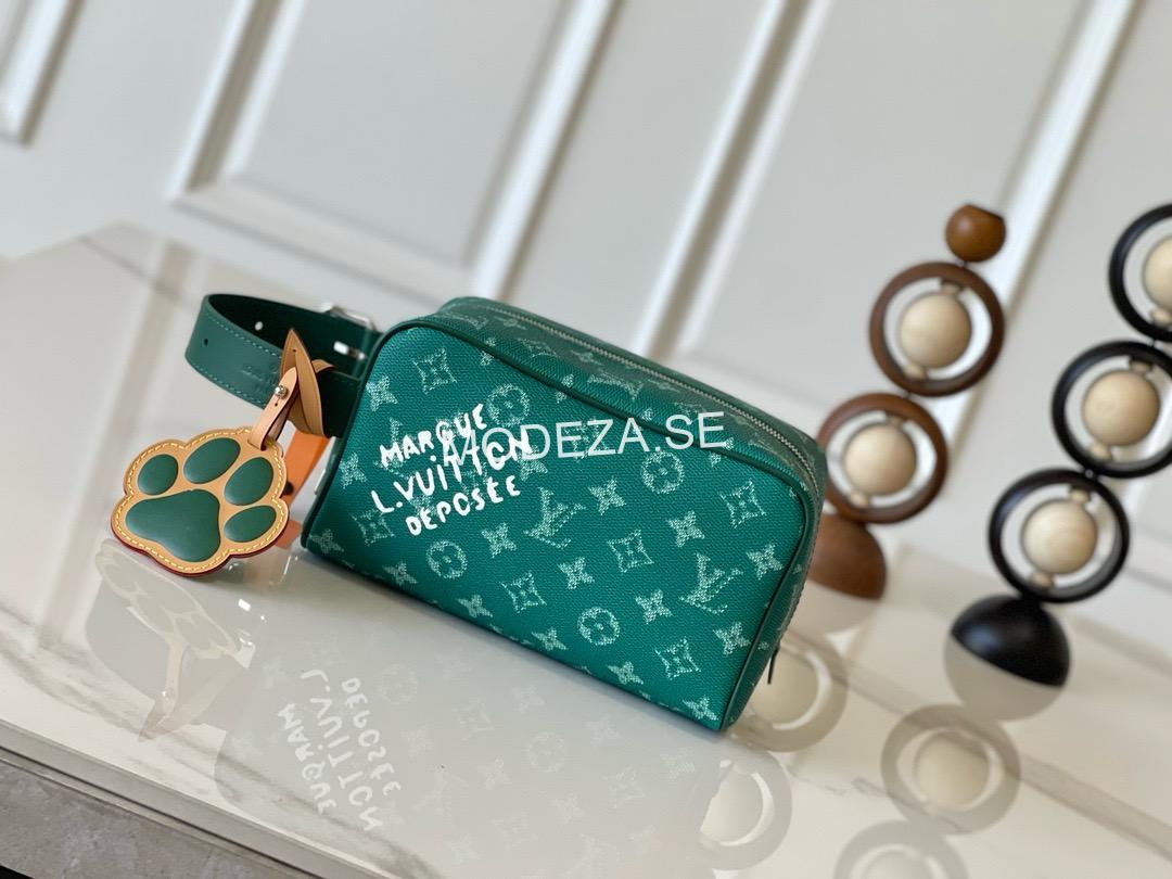 cf60e96a Louis Vuitton Locker Dopp Kit Green Bag - Image 1