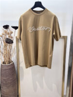 Louis Vuitton Glow Signature