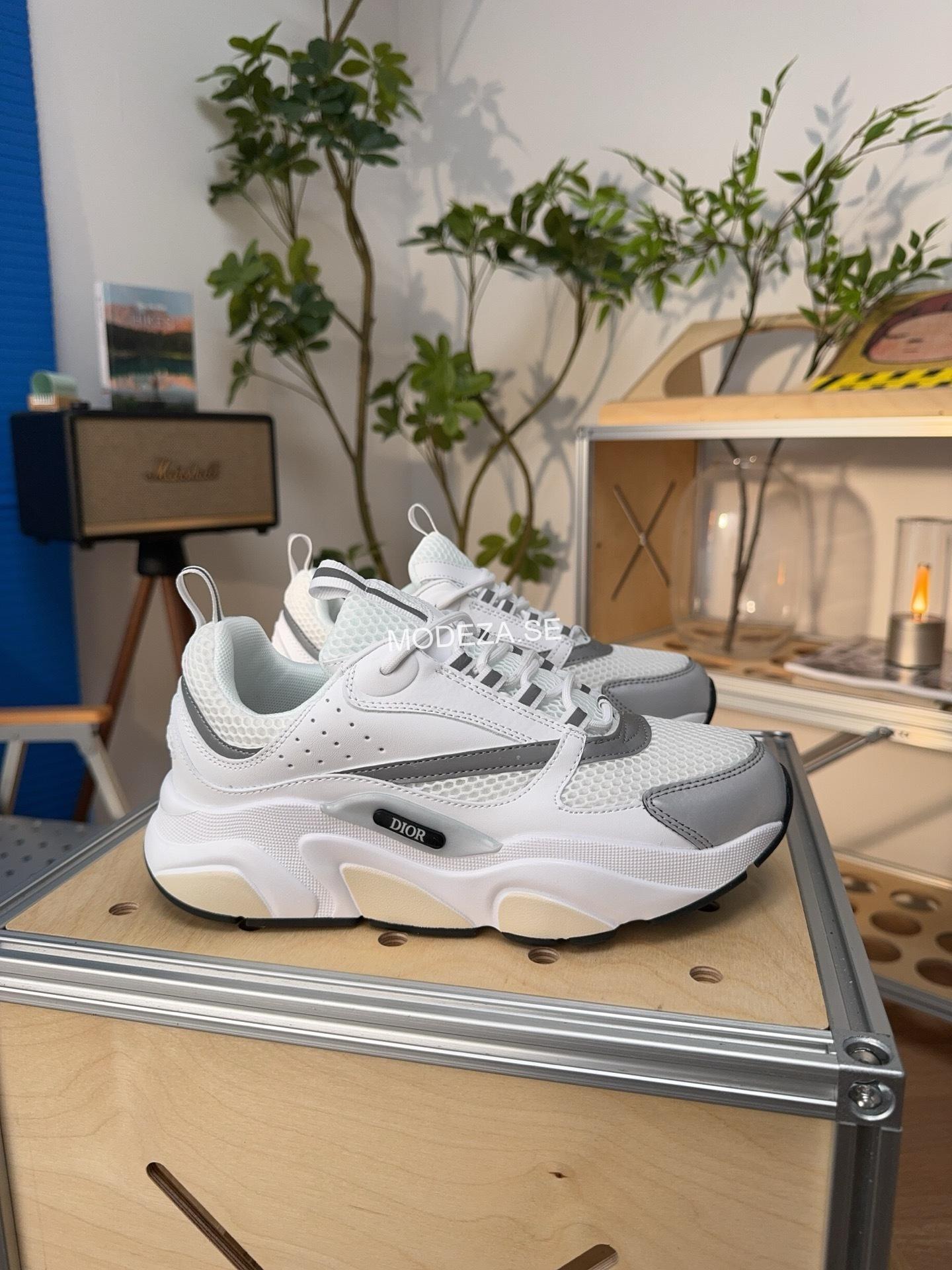 4b5f96d6 Christian Dior B22 Sneakers - Image 1
