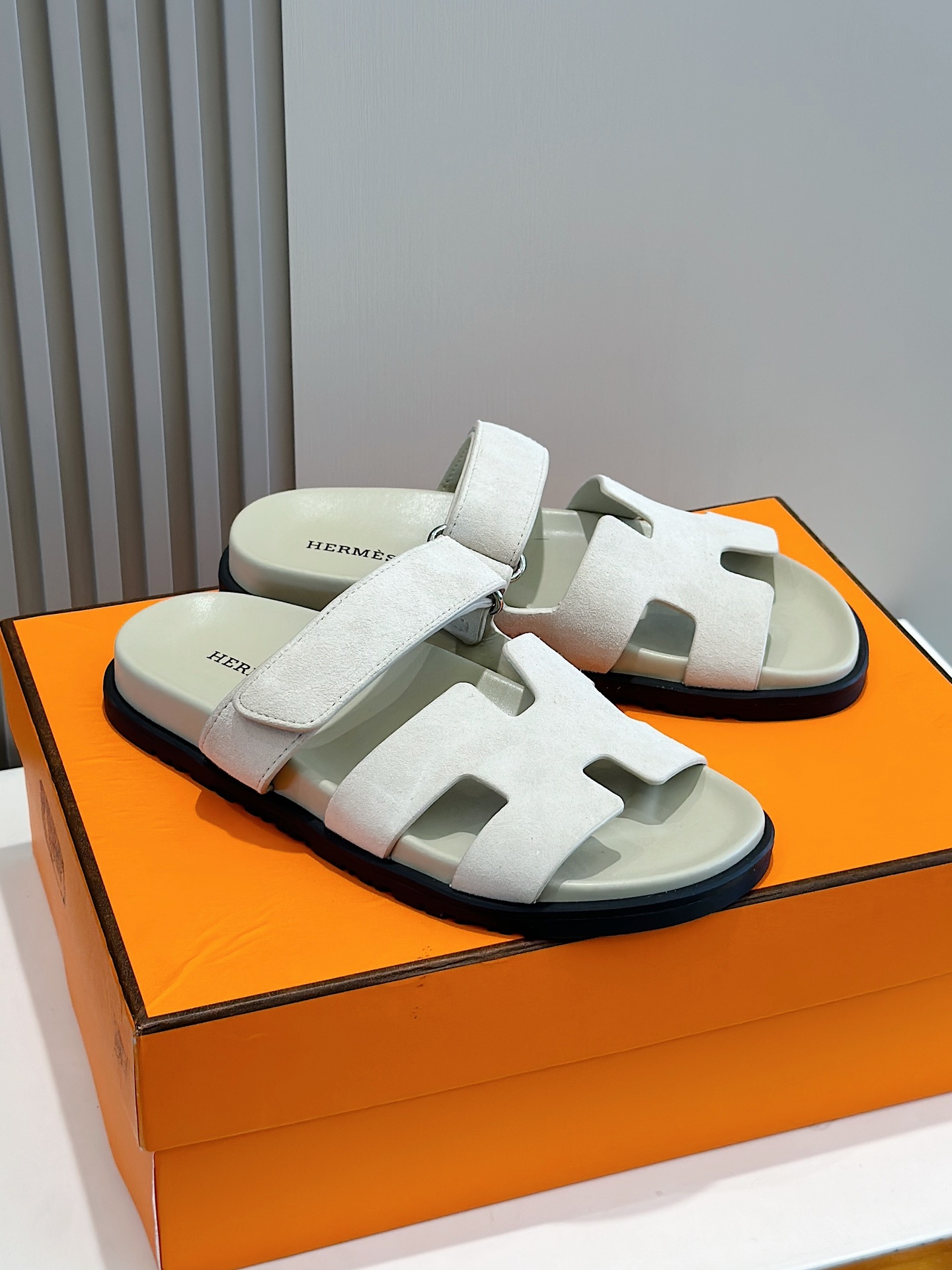 90af39d8 Hermes Chypre Slipper - Image 1